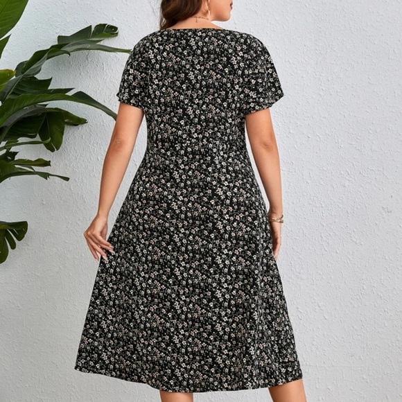 NWOT Plus Ditsy Floral Print Square Neck Butterfly Sleeve Dress - Picture 6 of 6